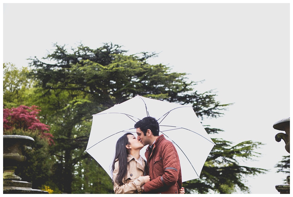 rainy pre wedding shoot