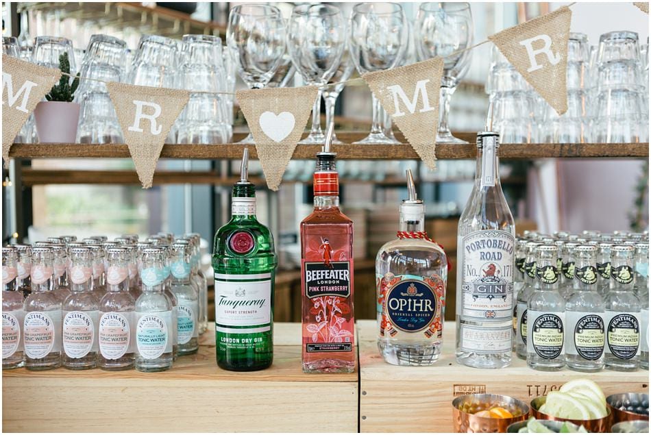 SIren wedding photography; gin bar